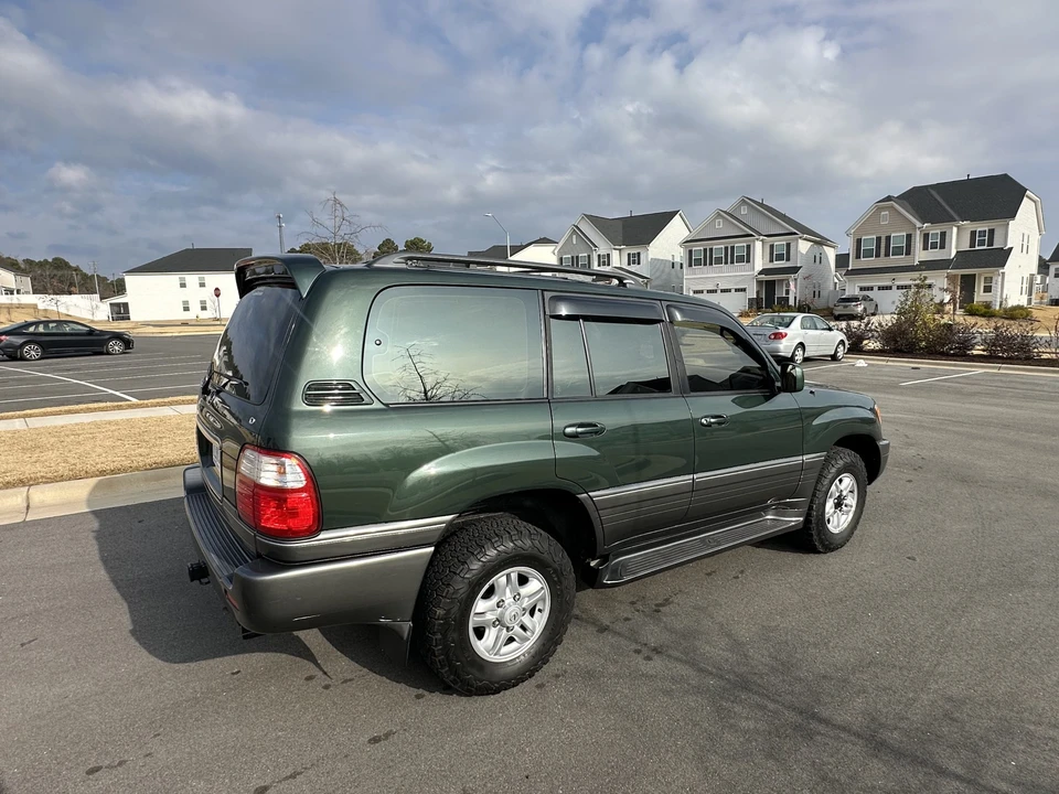 2000 Lexus LX 2nd Gen - Image 17 of 31