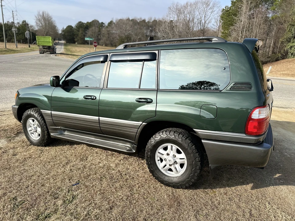 2000 Lexus LX 2nd Gen - Image 11 of 31