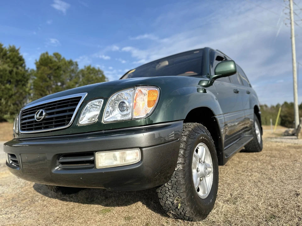 2000 Lexus LX 2nd Gen - Image 4 of 31