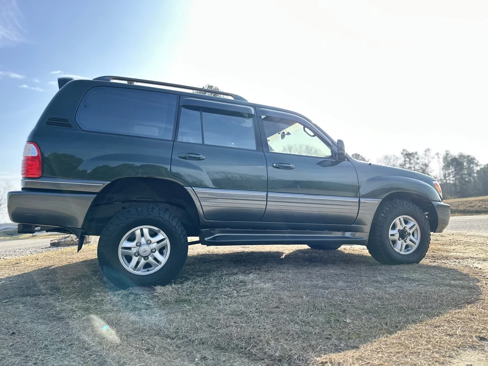 2000 Lexus LX 2nd Gen - Image 18 of 31