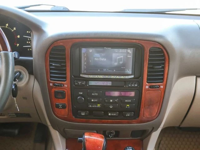 2000 Lexus LX 2nd Gen - Image 15 of 21
