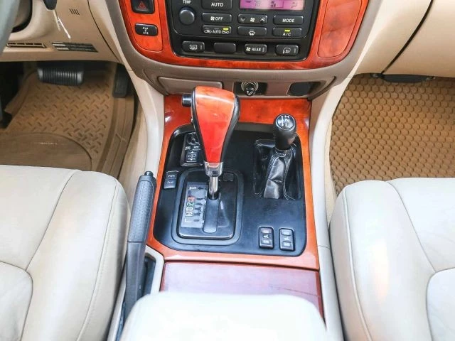 2000 Lexus LX 2nd Gen - Image 19 of 21