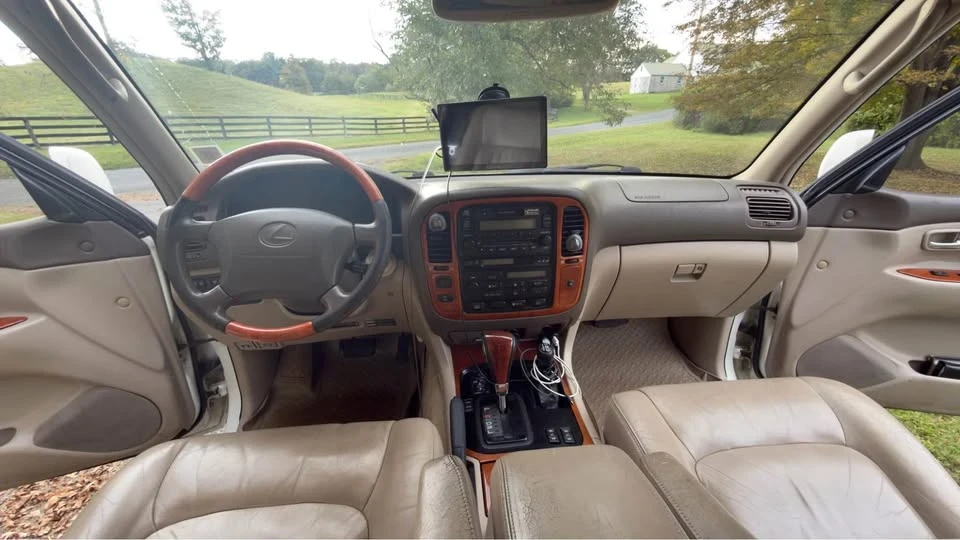 2000 Lexus LX 2nd Gen - Image 6 of 10