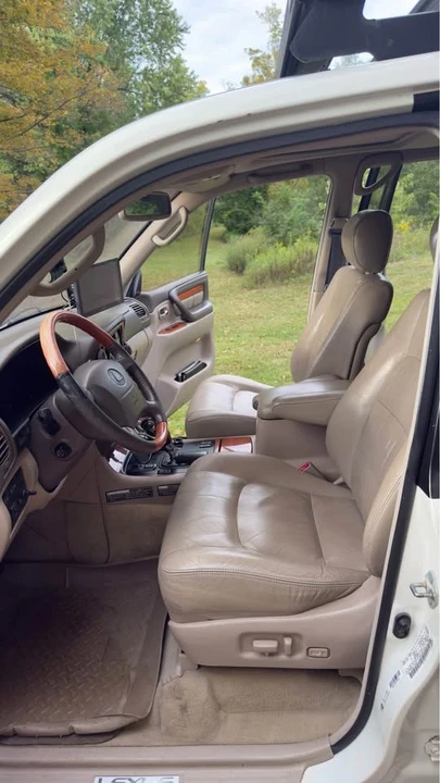 2000 Lexus LX 2nd Gen - Image 4 of 9