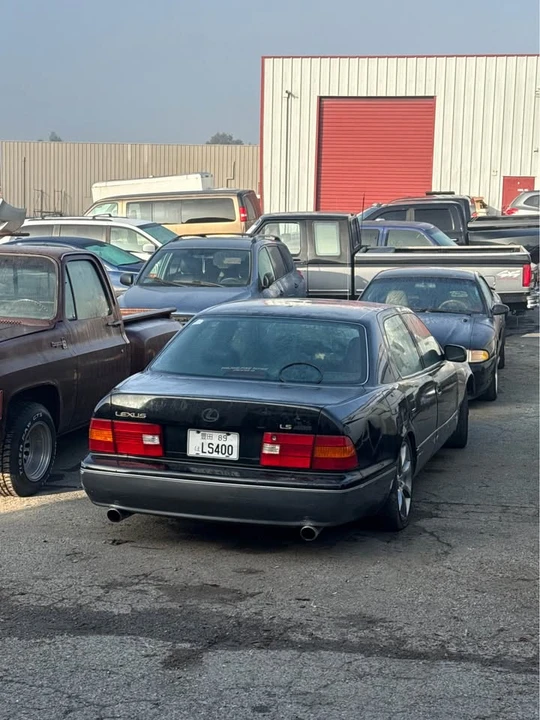 2000 Lexus LS 2nd Gen - Image 2 of 3