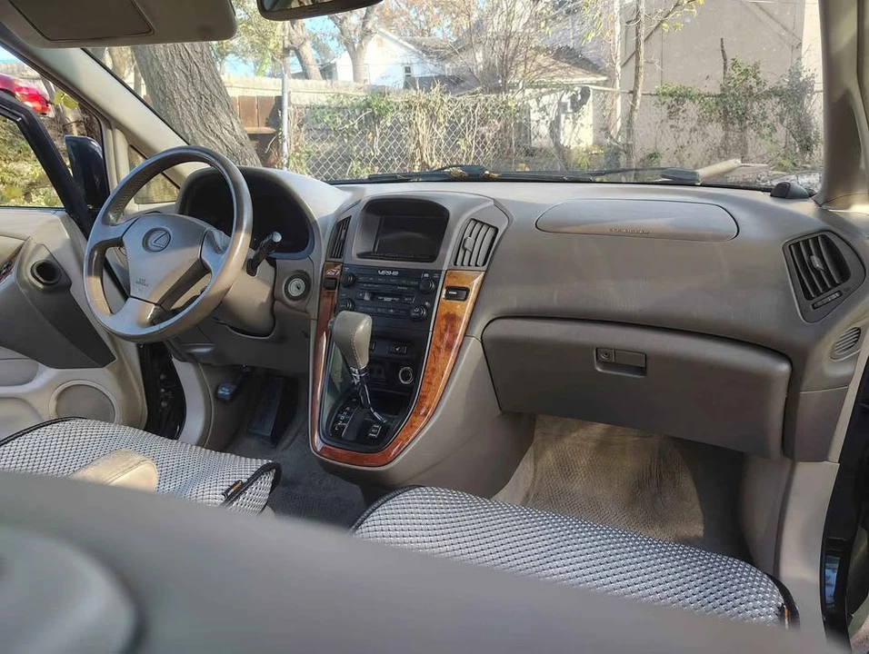 2000 Lexus RX 1st Gen - Image 2 of 4