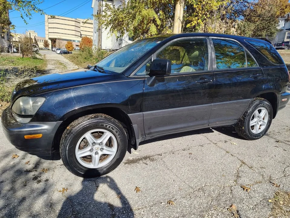 2000 Lexus RX 1st Gen - Image 2 of 5