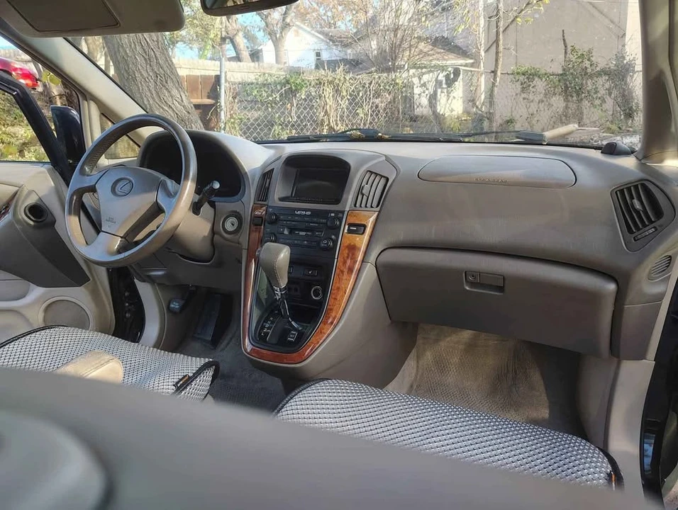 2000 Lexus RX 1st Gen - Image 3 of 5