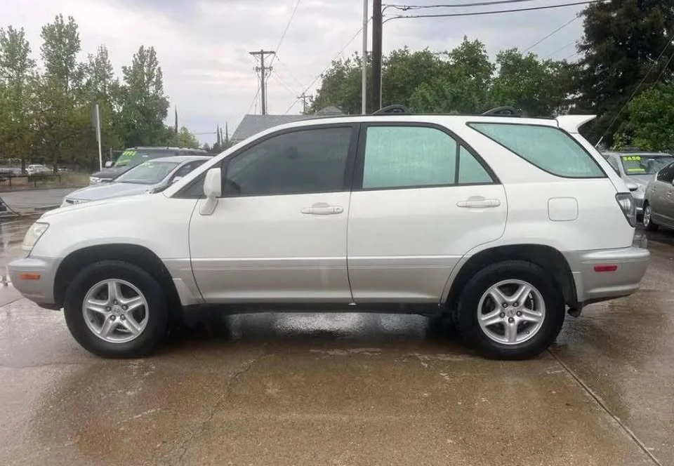 2000 Lexus RX 1st Gen - Image 2 of 4