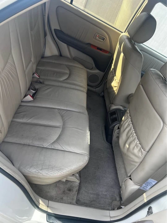 2000 Lexus RX 1st Gen - Image 7 of 10