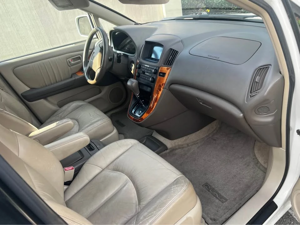 2000 Lexus RX 1st Gen - Image 5 of 10