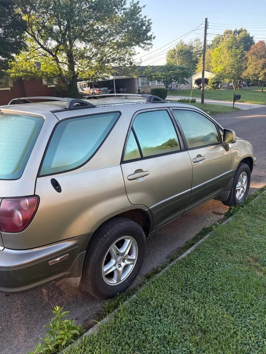 2000 Lexus RX 1st Gen - Image 2 of 4