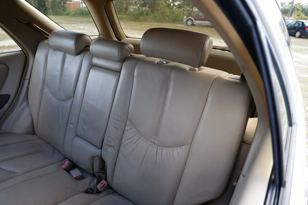 2000 Lexus RX 1st Gen - Image 8 of 12