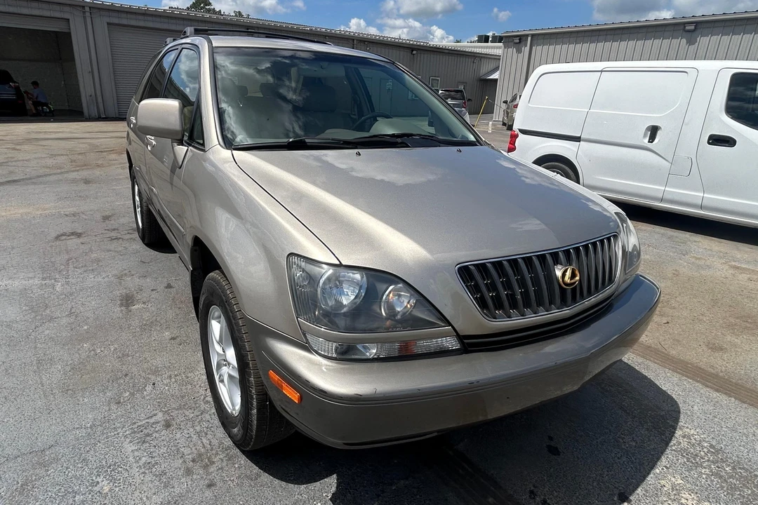 2000 Lexus RX 1st Gen - Image 16 of 31