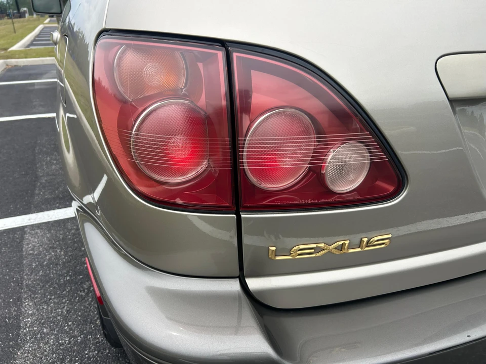 2000 Lexus RX 1st Gen - Image 21 of 31