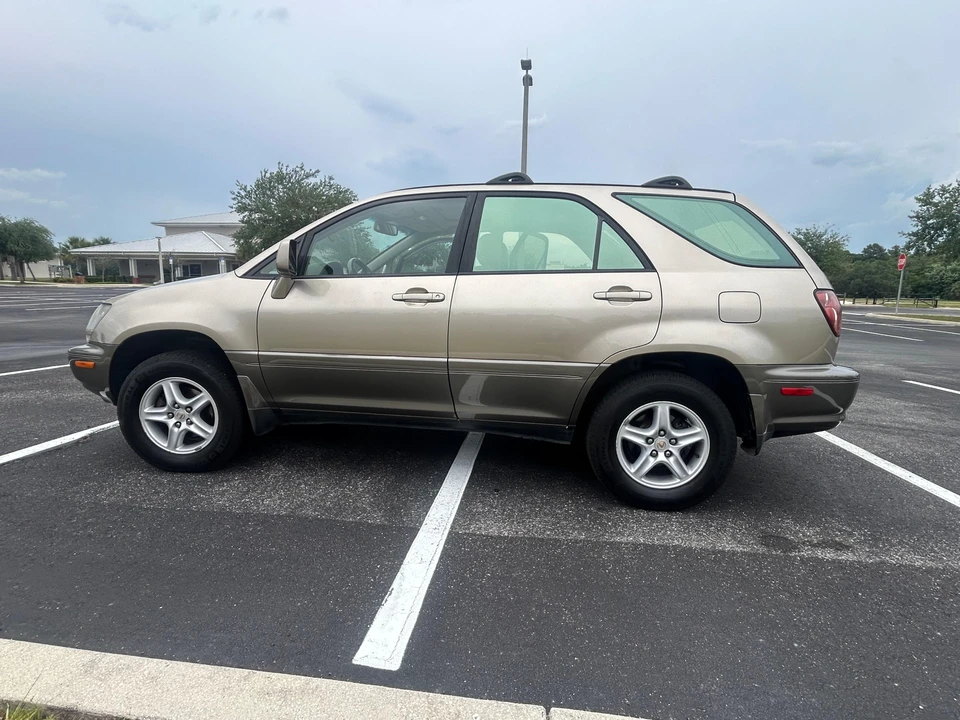 2000 Lexus RX 1st Gen - Image 11 of 31