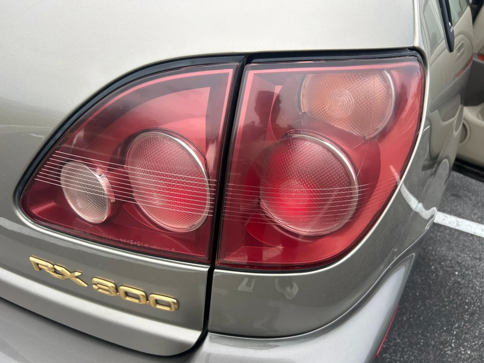 2000 Lexus RX 1st Gen - Image 26 of 31