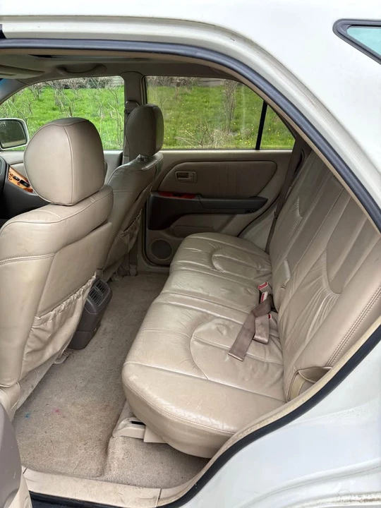 2000 Lexus RX 1st Gen - Image 4 of 8
