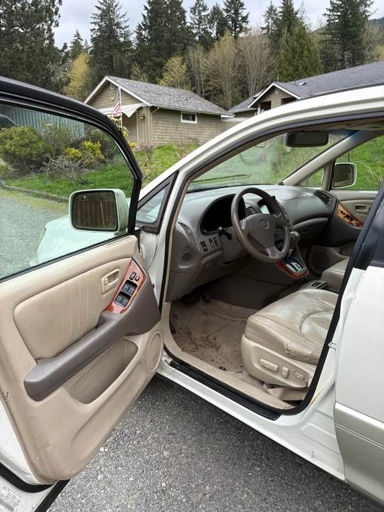 2000 Lexus RX 1st Gen - Image 5 of 8