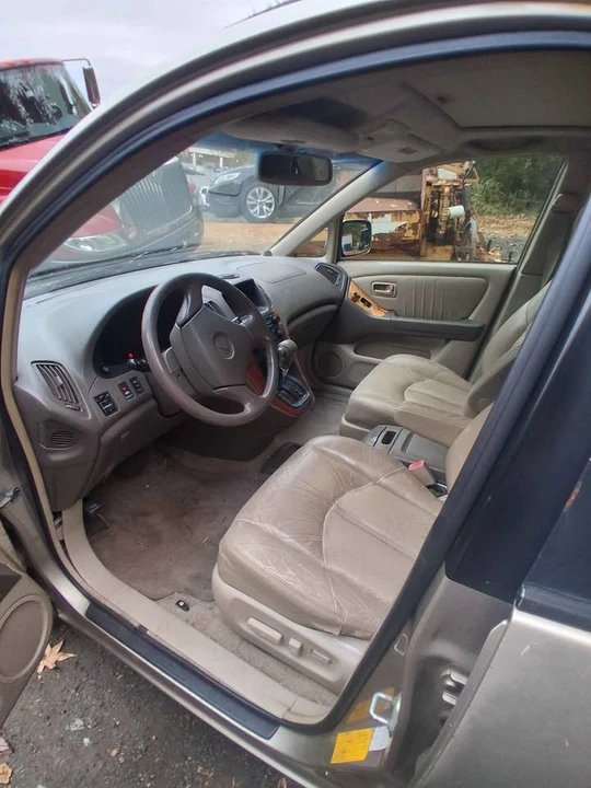 2000 Lexus RX 1st Gen - Image 8 of 10