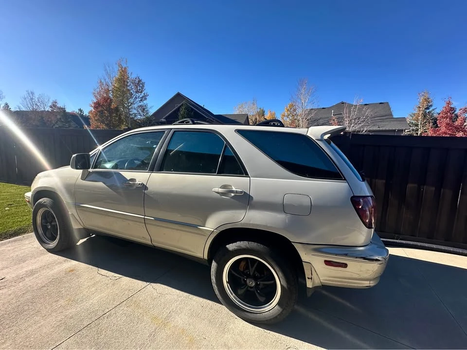 2000 Lexus RX 1st Gen - Image 4 of 5