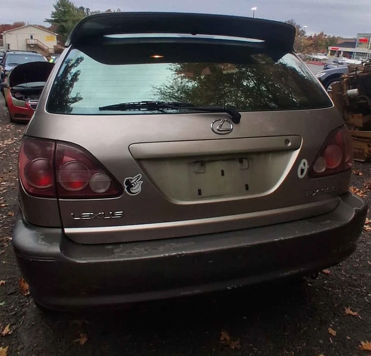 2000 Lexus RX 1st Gen - Image 4 of 10