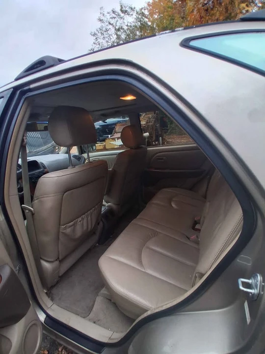 2000 Lexus RX 1st Gen - Image 9 of 10