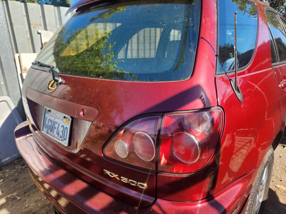 2000 Lexus RX 1st Gen - Image 4 of 7