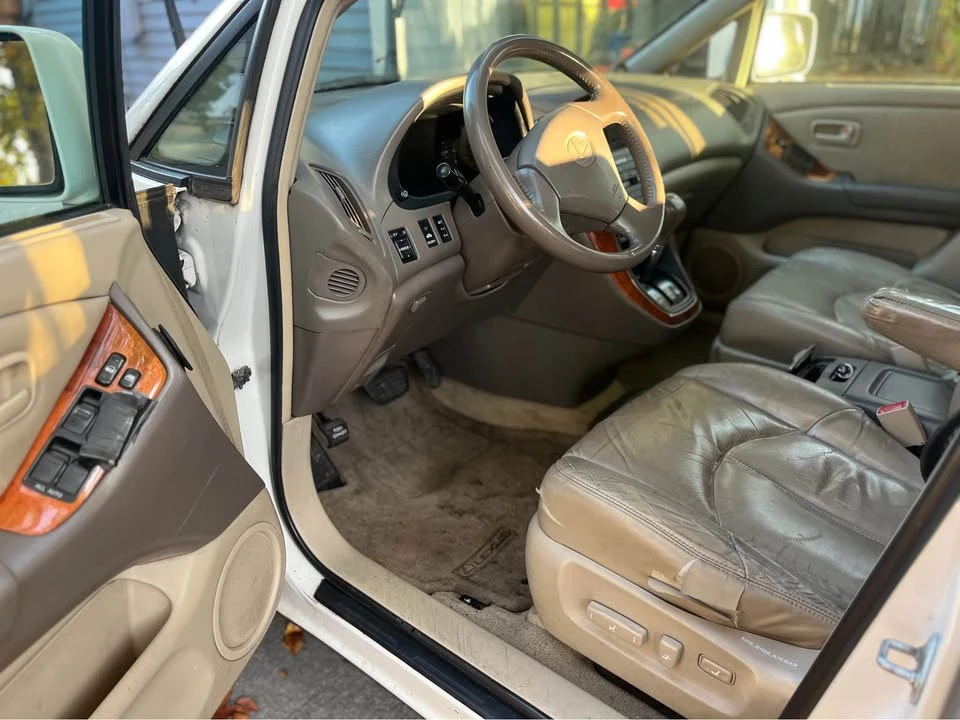 2000 Lexus RX 1st Gen - Image 4 of 10