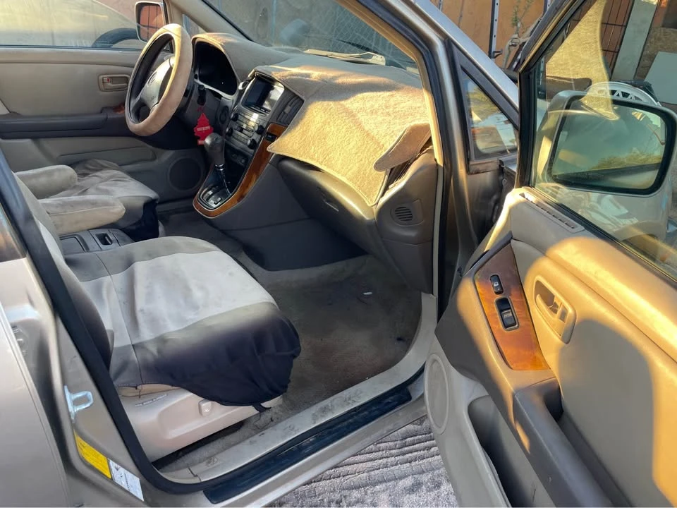 2000 Lexus RX 1st Gen - Image 3 of 8