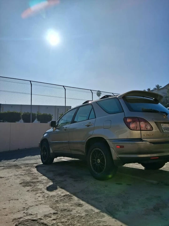 2000 Lexus RX 1st Gen - Image 3 of 6