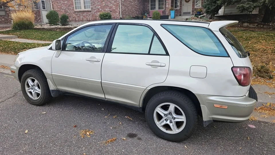 2000 Lexus RX 1st Gen - Image 2 of 10