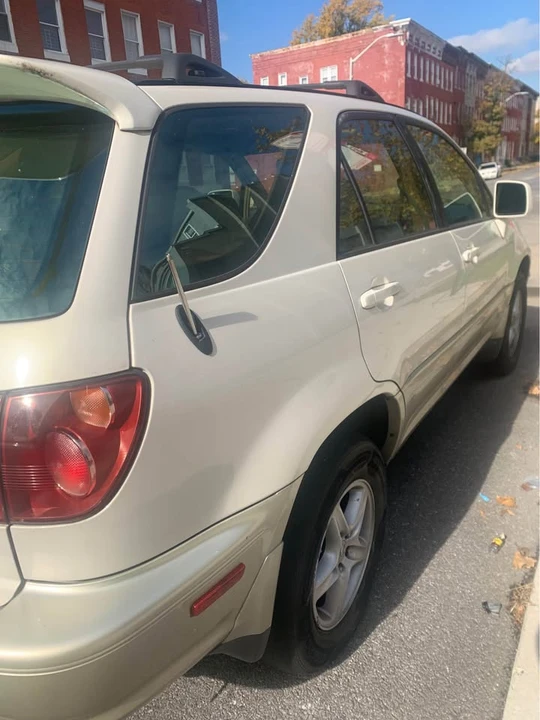 2000 Lexus RX 1st Gen - Image 3 of 10