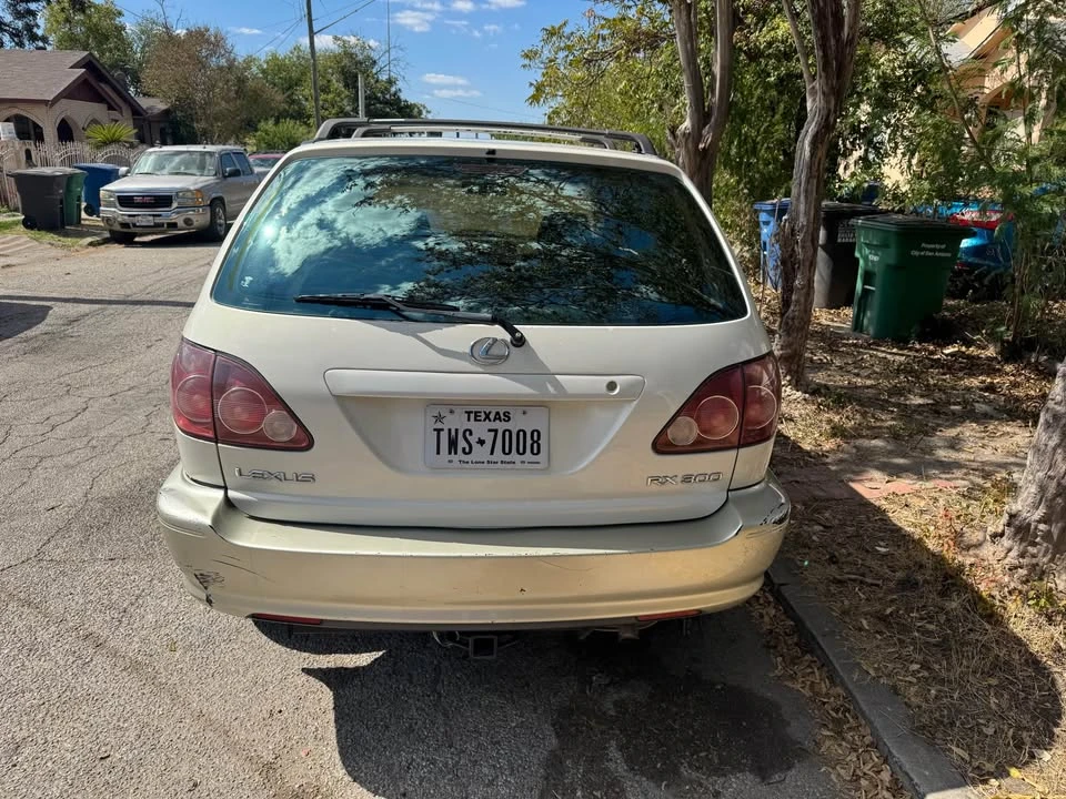 2000 Lexus RX 1st Gen - Image 3 of 6
