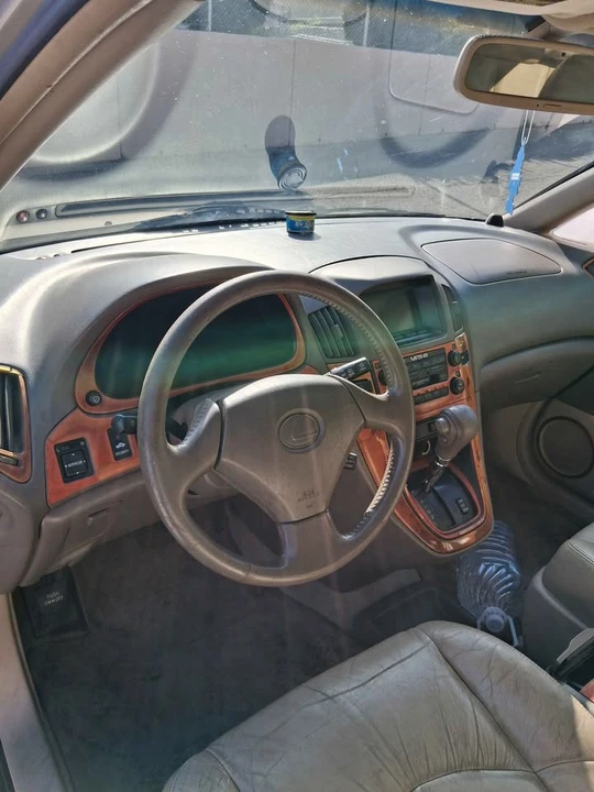 2000 Lexus RX 1st Gen - Image 4 of 6