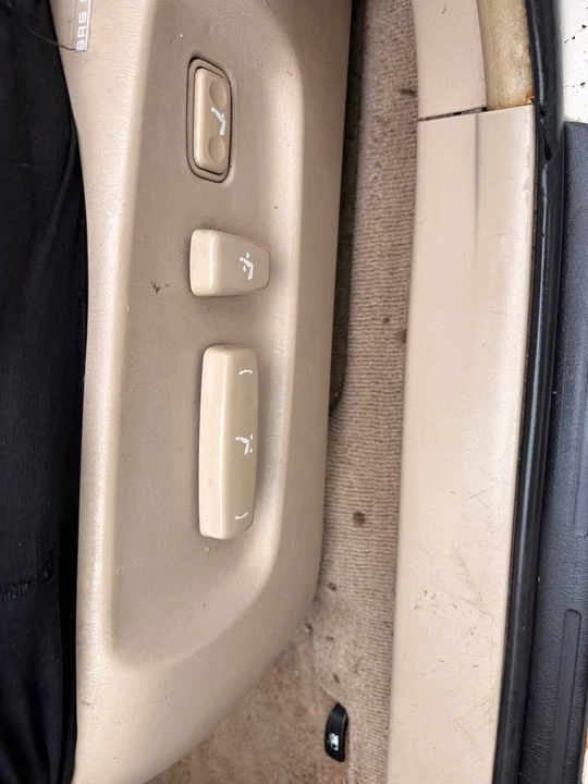2000 Lexus RX 1st Gen - Image 2 of 16