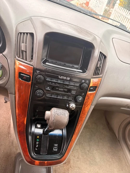 2000 Lexus RX 1st Gen - Image 10 of 16