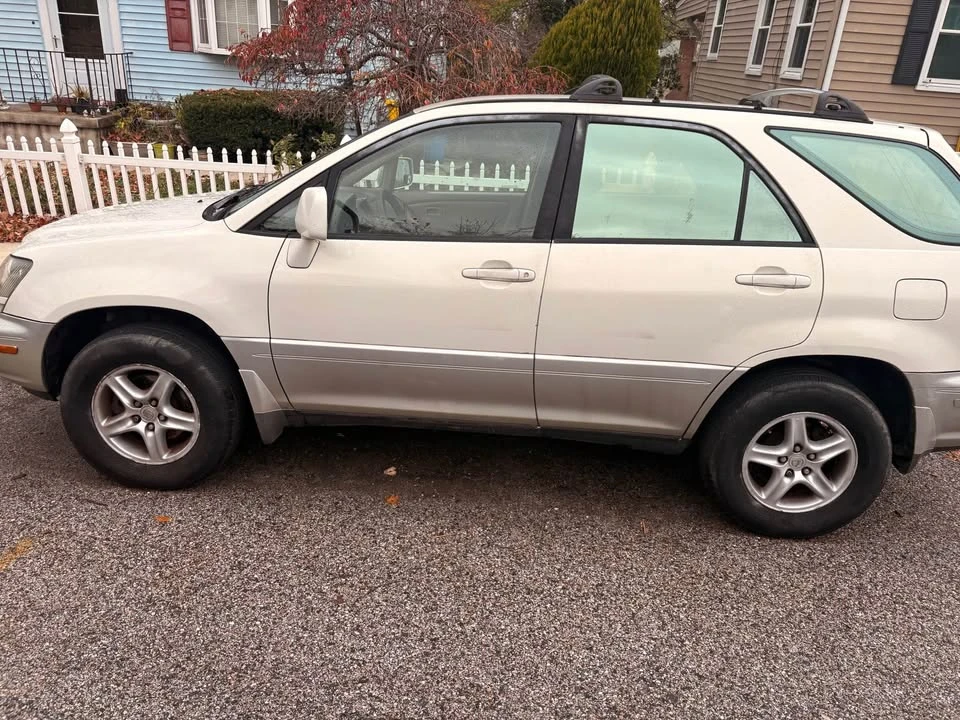 2000 Lexus RX 1st Gen - Image 12 of 16