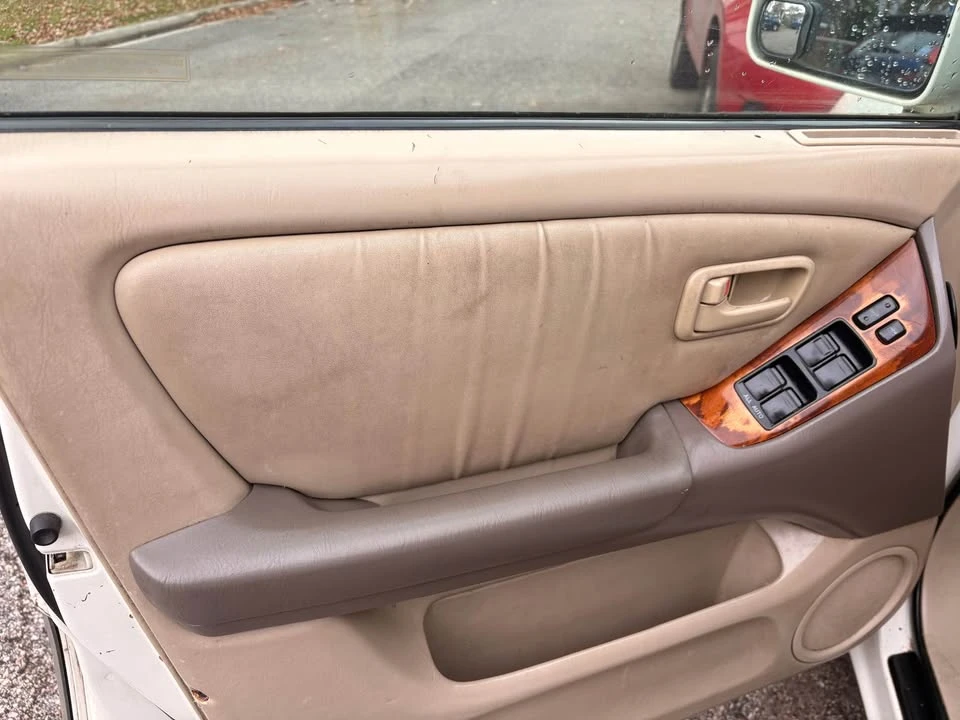 2000 Lexus RX 1st Gen - Image 8 of 16