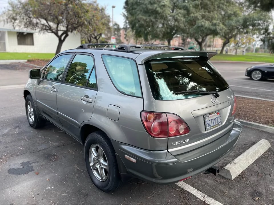 2000 Lexus RX 1st Gen - Image 5 of 16