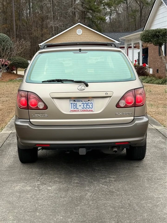 2000 Lexus RX 1st Gen - Image 3 of 17
