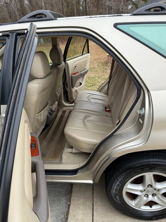 2000 Lexus RX 1st Gen - Image 16 of 17