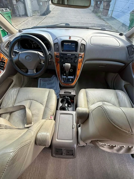 2000 Lexus RX 1st Gen - Image 7 of 12