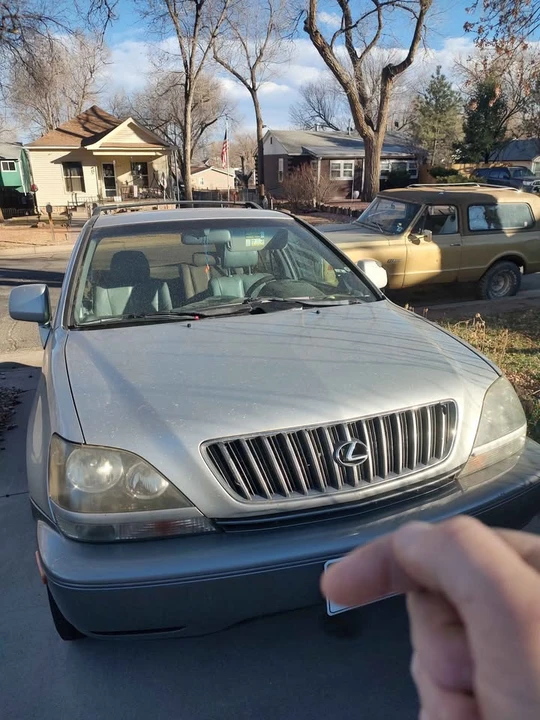 2000 Lexus RX 1st Gen - Image 2 of 3