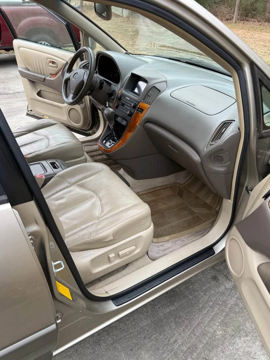 2000 Lexus RX 1st Gen - Image 13 of 17