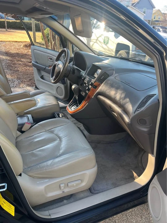 2000 Lexus RX 1st Gen - Image 4 of 12