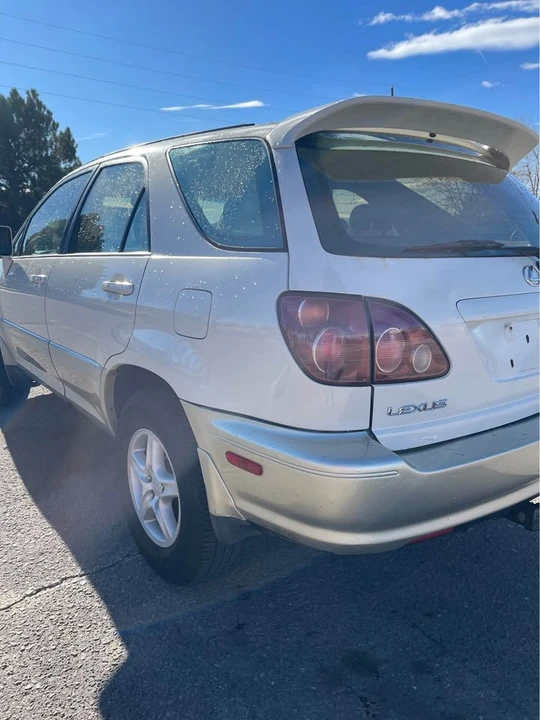 2000 Lexus RX 1st Gen - Image 5 of 15
