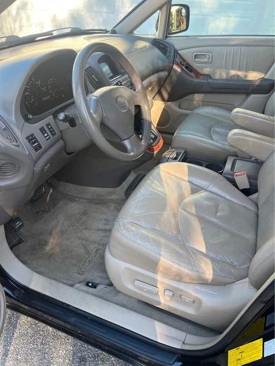 2000 Lexus RX 1st Gen - Image 5 of 12