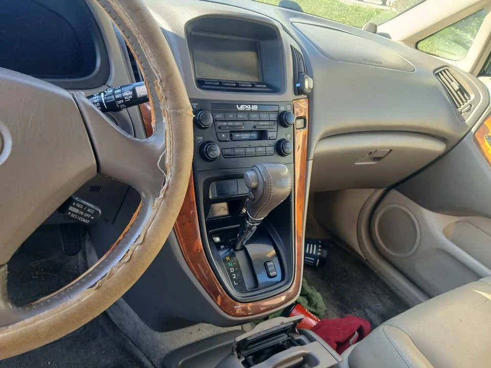 2000 Lexus RX 1st Gen - Image 5 of 9