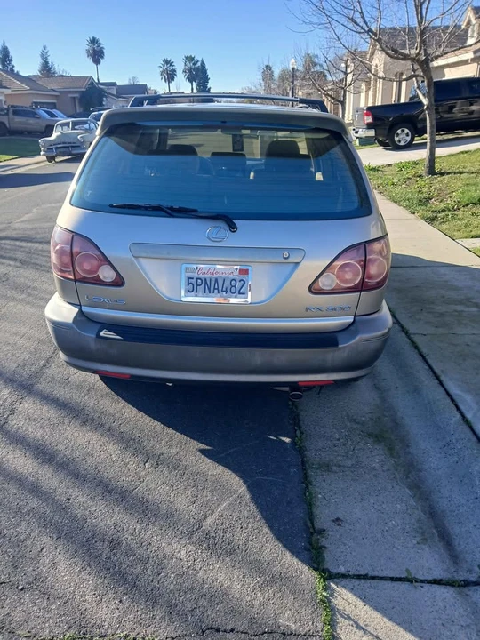 2000 Lexus RX 1st Gen - Image 3 of 9